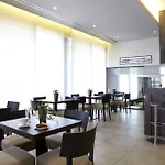 فندق Mouikis 3*